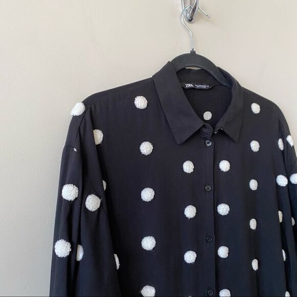 Zara-fuzzy Embroidered Puff Ball Long Sleeve Lightweight Button Down (Medium) - Picture 4 of 10